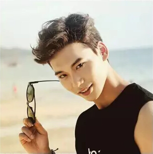 男生帥不帥看發(fā)型 最新魅力型男發(fā)型