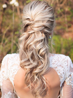 法式經(jīng)典浪漫新娘妝發(fā) 西式婚禮上的驚艷新娘發(fā)型