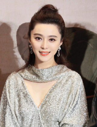 明星半丸子頭誰最美 今年最流行半丸子頭扎發(fā)