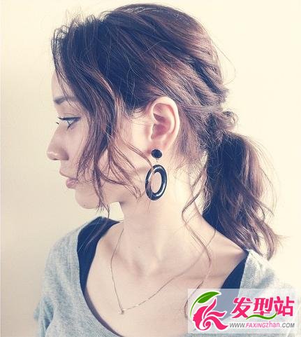 據(jù)說男生都喜歡看女生扎馬尾 簡單實用馬尾教程分享 怎么扎馬尾好看