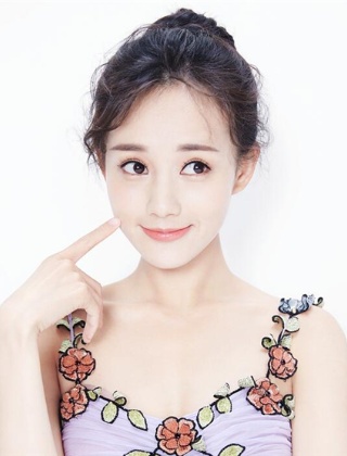 女生馬尾丸子頭發(fā)型 最新扎盤頭發(fā)發(fā)型圖片