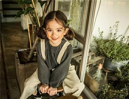 【小女孩發(fā)型綁扎方法】小女孩發(fā)型100例_給女兒扎的1000種發(fā)型