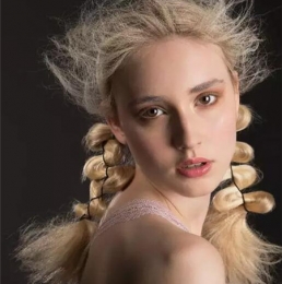 空間感紋理卷中長發(fā)圖片 演繹個性新時髦