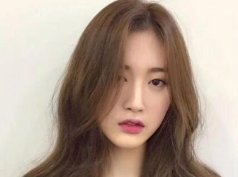 2025流行顏色潮發(fā)型 棕色系染發(fā)誰染都顯白又掃黃 2025流行顏色潮發(fā)型 棕色系染發(fā)誰染都顯白又掃黃