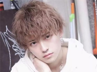 今年男生流行這款燙發(fā) 男神空氣燙你值得擁有 今年男生流行這款燙發(fā) 男神空氣燙你值得擁有