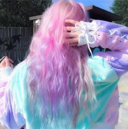 今年流行潮色染發(fā) 粉色紫色染夢幻減齡