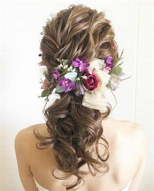 日系鮮花新娘發(fā)型 打造浪漫慵懶新娘