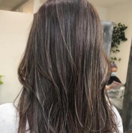 夏季大勢流行挑染 焙茶發(fā)根色美出時尚