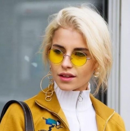 女生戴耳飾發(fā)型推薦 教你發(fā)型與耳飾的搭配之道