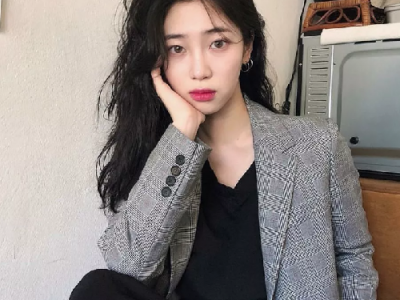 慵懶風(fēng)中長微卷發(fā) 最新黑色發(fā)型示范 慵懶風(fēng)卷發(fā)適合各種場合