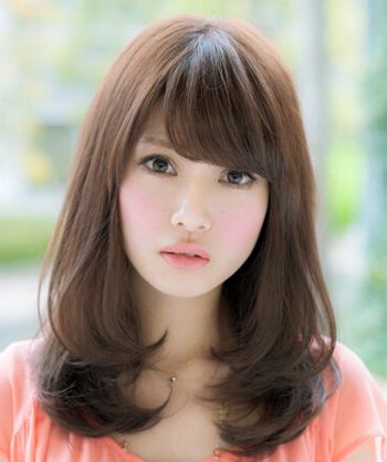 18歲中長(zhǎng)發(fā)燙梨花頭什么樣子可愛(ài) 中長(zhǎng)發(fā)蓬松梨花燙發(fā)型圖片