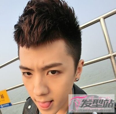 男頭簾是尖的燙什么頭型好看 頭簾怎么梳蓬松
