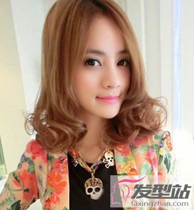 內(nèi)扣梨花燙適合染什么顏色 中分內(nèi)扣梨花燙染什么顏色好看