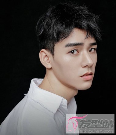 女生最想讓男朋友梳的六款發(fā)型 2018男生燙發(fā)滿足女朋友對你的各種要求