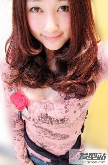 在家如何打理自己的卷發(fā) 女生卷發(fā)在家怎么打理