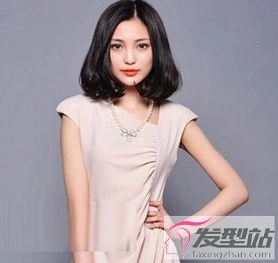 黑色梨花頭發(fā)燙什么好看 中長黑色燙發(fā)發(fā)型圖片