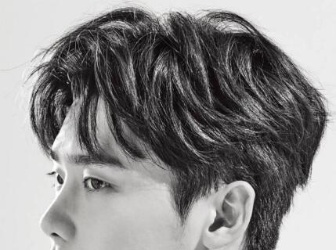 男生干凈帥氣的短發(fā)發(fā)型 簡單的發(fā)型改變瞬間變身時尚男神 男生干凈帥氣的短發(fā)發(fā)型 簡單的發(fā)型改變瞬間變身時尚男神