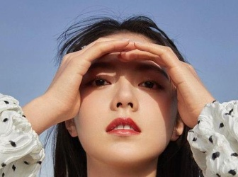 趙今麥等風(fēng)來屋頂大片 清新甜酷風(fēng)讓人眼前一亮 趙今麥等風(fēng)來屋頂大片 清新甜酷風(fēng)讓人眼前一亮