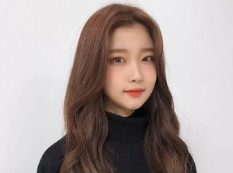 溫柔氣質(zhì)長(zhǎng)卷發(fā)發(fā)型 款款時(shí)尚迷人美翻天 溫柔氣質(zhì)長(zhǎng)卷發(fā)發(fā)型 款款時(shí)尚迷人美翻天