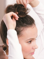 女生高丸子頭怎么扎 簡單高丸子頭扎發(fā)教程